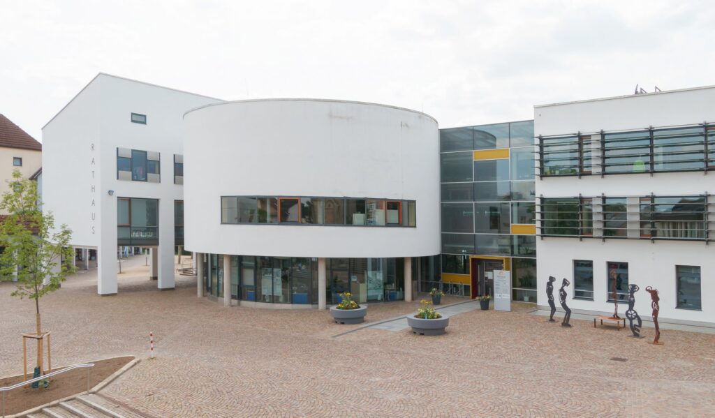 Rathaus von Bad Rappenau. Garagentore Weber liefert und montiert Garagentore in Bad Rappenau.