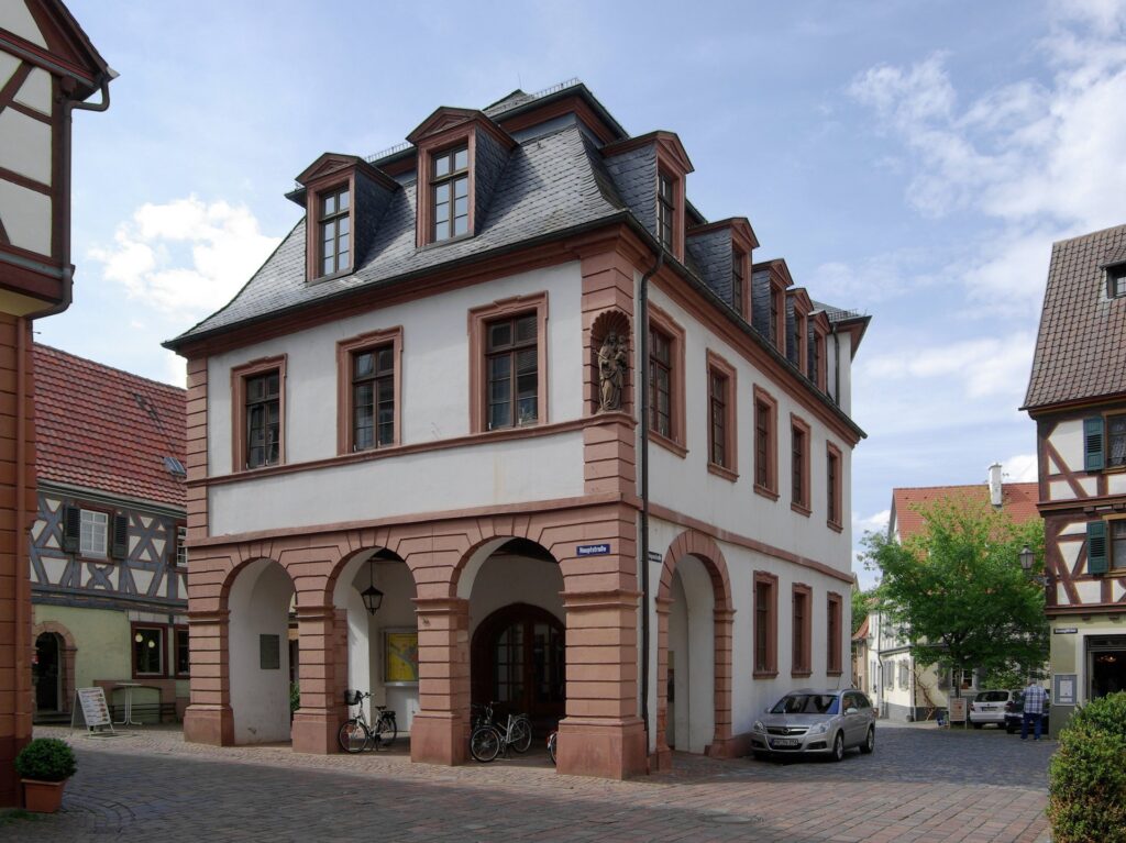 Rathaus von Ladenburg. Garagentore Weber liefert und montiert Garagentore in Ladenburg.