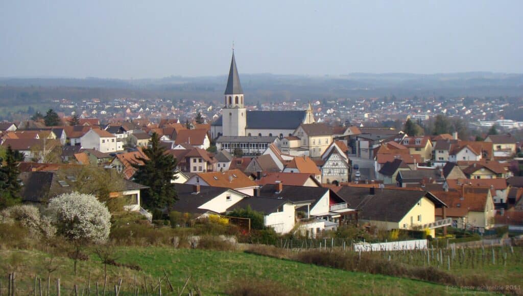 Ortsansicht von Malsch. Garagentore Weber liefert und montiert Garagentore in Malsch.
